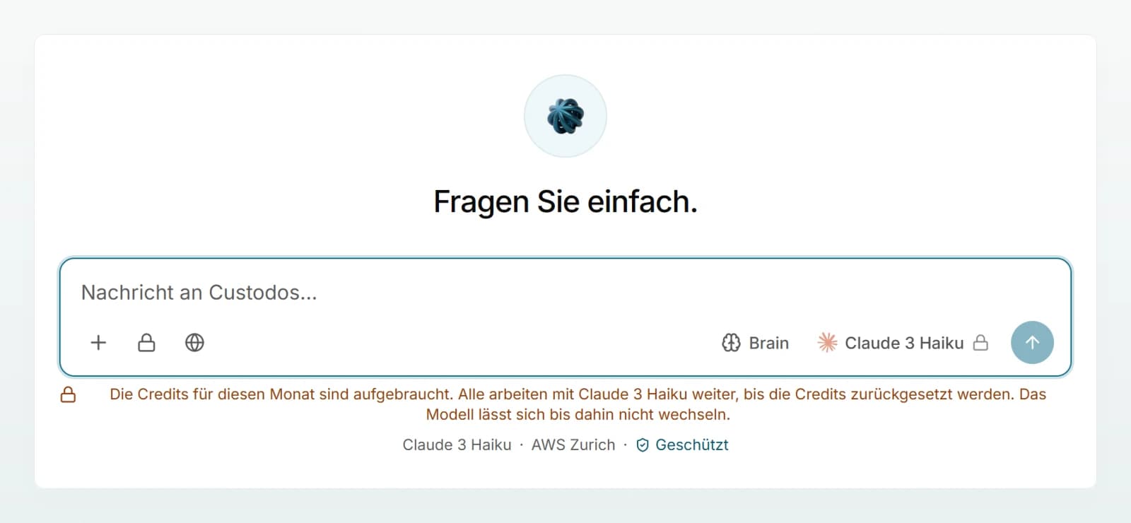 Ein Chat mit aufgebrauchten Monats-Credits: Die Modellwahl ist gesperrt, und alle arbeiten laut Hinweis mit einem günstigeren Modell weiter.