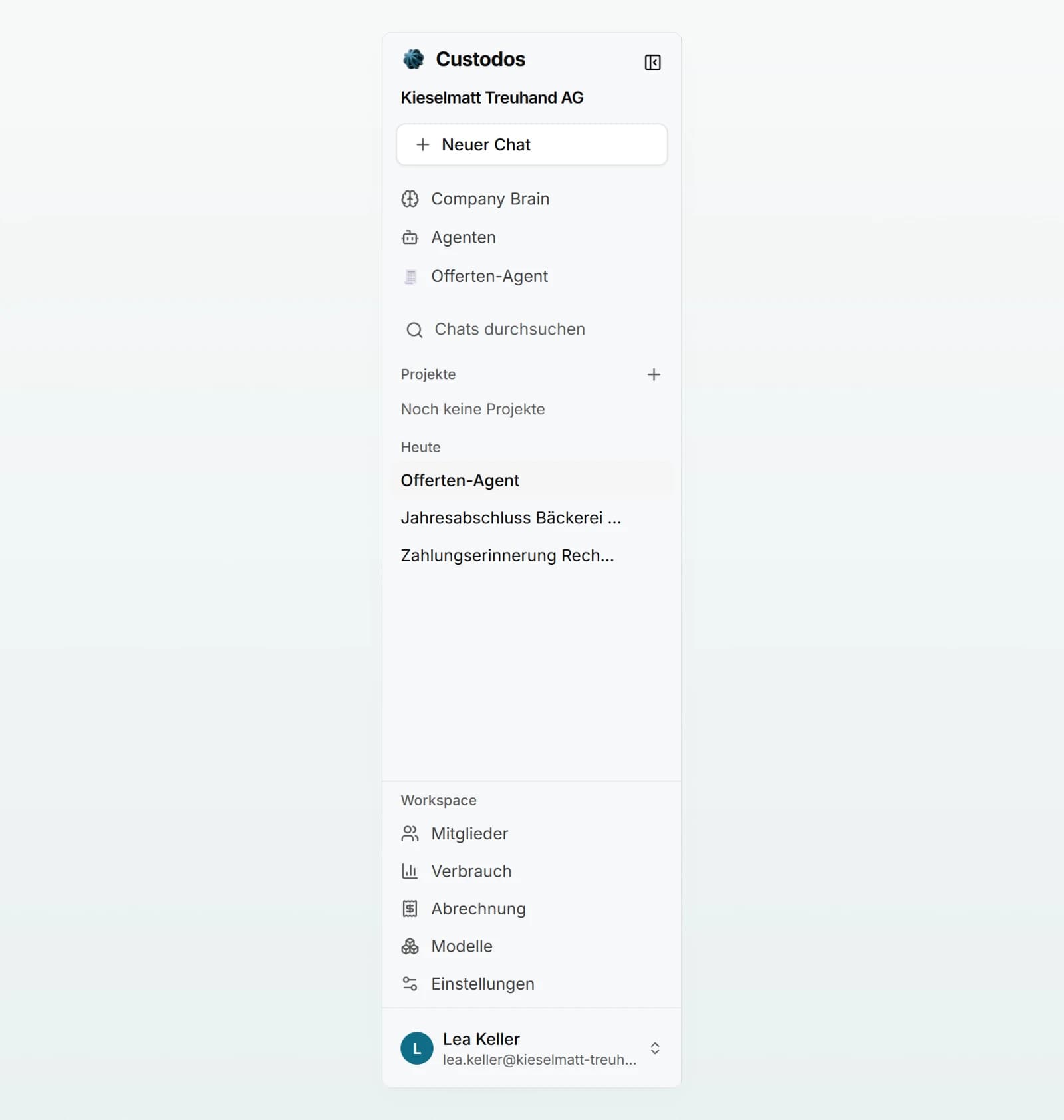 Die ganze Seitenleiste von «Neuer Chat», «Company Brain» und «Agenten» mit dem Offerten-Agenten über «Projekte» bis zum Konto unten.